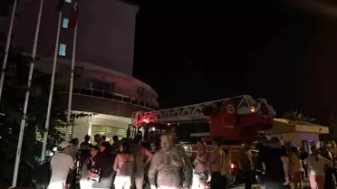 Antalya'da Otelde Çıkan Yangın Paniğe Neden Oldu