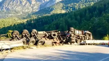 Antalya'da Tır Kazası: 25 Yaşındaki Sürücü Hayatını Kaybetti