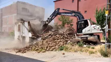 Bilecik'te Metruk Binaların Yıkımına Başlandı