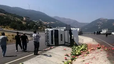 Osmaniye'de Karpuz Yüklü Kamyon Devrildi