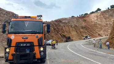 İliç'te Tır Kazası: İş Makinesi Yere Düştü