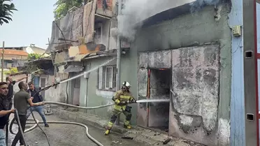 Turgutlu'da Yangın: İki Ev Zarar Gördü