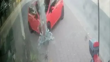 Adana'da Otomobil Mağazaya Daldı