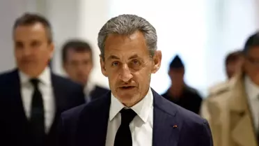 Sarkozy Onur Nişanını Kaybetti