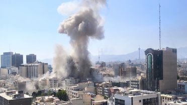 İsrail'den yeni saldırı dalgası! Tahran'ın merkezinde 2 büyük patlama