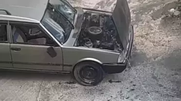 Sürücü Yangın Çıkan Aracını Kırdı
