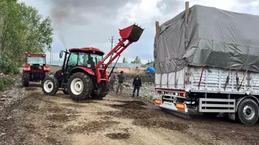 Kars'ta Çamura Saplanan Tır Kurtarıldı