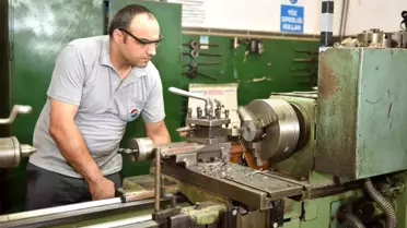 Kepez Belediyesi Tasarruf Sağlıyor: Araç Bakımı Kendi Atölyelerinde Yapılıyor