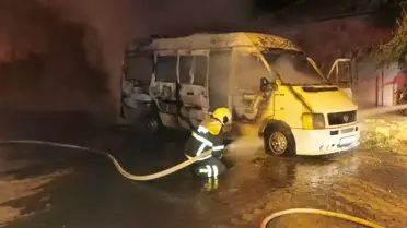 Bucak'ta Minibüs Yangını: Şans Eseri Yangın Söndürüldü