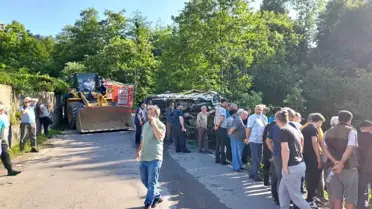 Trabzon'da Çay Yüklü Kamyonet Devrildi: 8 Yaralı