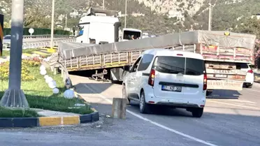 Hatay'da Tır Dorsesi Yolda Kaldı
