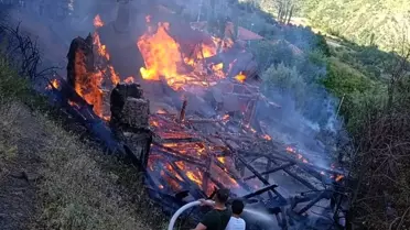 Çankırı'da Ev Yangını: İki Ev Kül Oldu