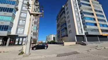 9 Yaşındaki Kız Çocuğu Yangın Merdiveninde Bulundu