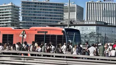 Sefaköy Metrobüs Durağında Panik