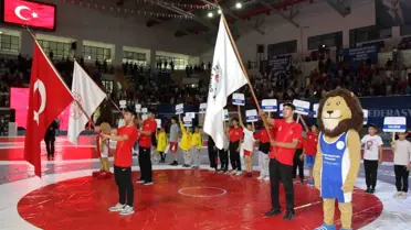 Sivas'ta Minikler Türkiye Güreş Şampiyonası Başladı