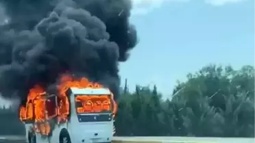 Edremit'te yolcu minibüsü yandı
