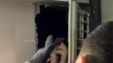 Sivas'ta Sıkışan Güvercin İtfaiye Ekipleri Tarafından Kurtarıldı