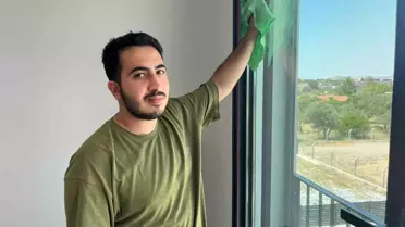 Öğrenci Temizliği ile Hem Kazanıyorlar Hem Okuyorlar