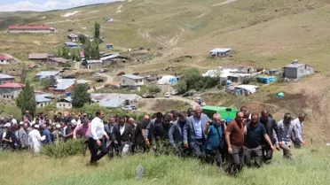 Ağabeyini Vuran Siyasi Liderin Cenazesi