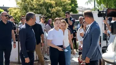 CHP Genel Başkanı Özgür Özel, Ferdi Zeyrek'in Kızı Nehir Zeyrek'e Destek Oldu