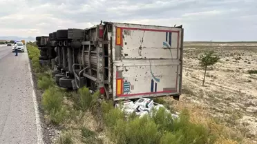 Karapınar'da Tır Devrildi, Sürücü Yaralandı