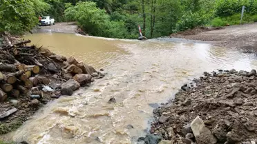 Araklı'da Şiddetli Yağış Sel ve Heyelana Neden Oldu