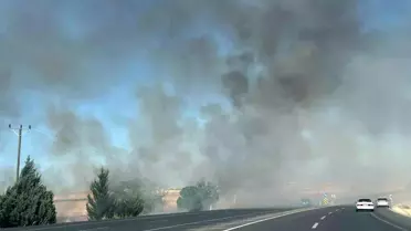 Adıyaman'da Anız Yangını Saman Balyalarını Yaktı