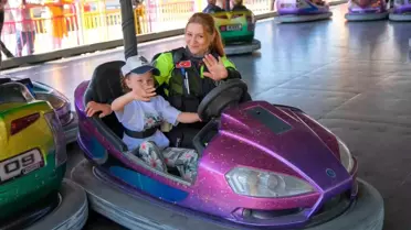 Polislerden Özel Çocuklara Lunaparkta Eğlence