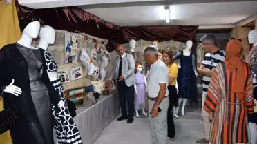 Bostancı Mektebi Kültür Merkezi'nde Kadınların Eserleri Sergilendi