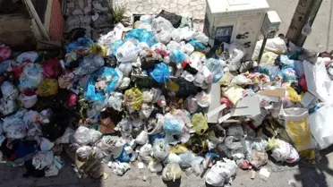 Buca'da Belediye İşçilerinin Eylemi, Sokaklarda Çöp Yığınlarına Yol Açtı