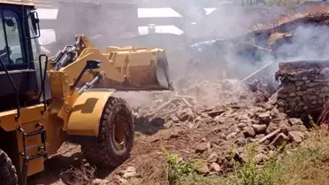 Erzurum'daki Ahır Yangını Kontrol Altına Alındı