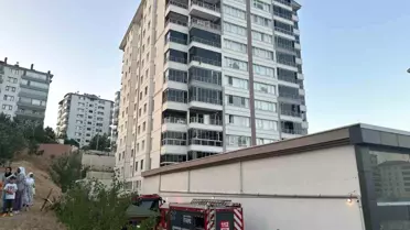 Pursaklar'da Yangın: 2 Kişi Dumandan Etkilendi