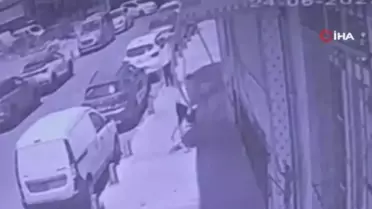 Zihinsel engelli çocuğu tekme tokat darbetti