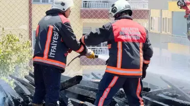 Malatya'da Ağır Hasarlı Okul Binasında Yangın Paniği
