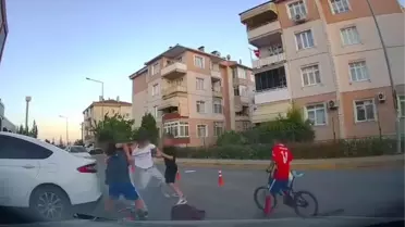 Derince'de Çocuk Kavgası Kameraya Yansıdı