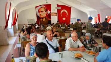 Türk Kara Kuvvetleri'nin 2234'üncü kuruluş yıl dönümünde şehit aileleri ve gaziler onuruna yemek düzenlendi