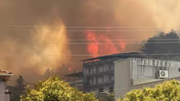 Bursa'da tehlikeli yangın! 14 kişi kurtarıldı, 100'e yakın kişi tahliye edildi
