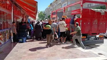Niğde'de Hayırsever Karpuz Dağıttı