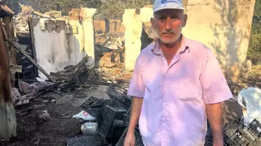 Erol Rukşen Yangını Hortumla Söndürdü