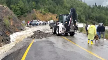 Küre'de Sağanak Yağış Yolu Kapatmıştı
