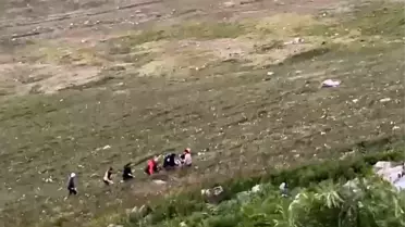 Ardahan'da Kaza: Araç Uçuruma Yuvarlandı