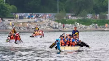 Vladivostok'ta Ejderha Teknesi Yarışı