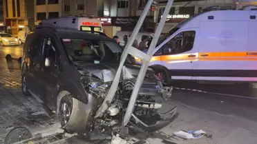 Avcılar'da Trafik Kazası: 3 Yaralı