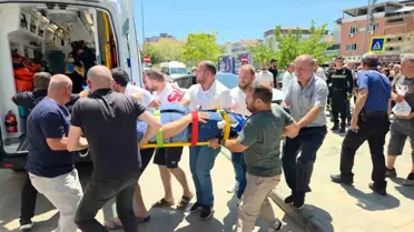 Bursa'da Otomobil Yayalara Çarptı: 2 Yaralı