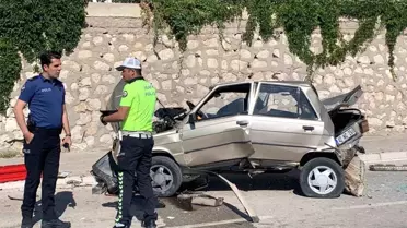 Karaman'da Kaza: Otomobil Direğe Çarptı