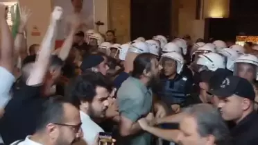 Leman dergisi önünde protesto