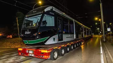Kocaeli'de Tramvay Filosu Büyüyor: 7'nci Araç Raylara İndirildi