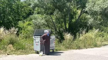 Sinop'ta Hayvanlar İçin Çöp Toplayan Kadın