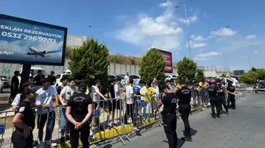 Fenerbahçe'de Jhon Duran'ı karşılamaya gelen taraftarın sayısı gündem oldu