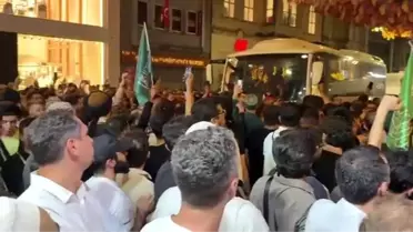  Leman protestoları sırasında binaya tırmanıp Tevhit bayrağı astı